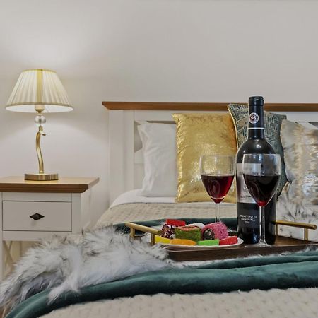 Sweet Luxury Three Rooms Apartment City Center Universitate Bucarest Exterior foto