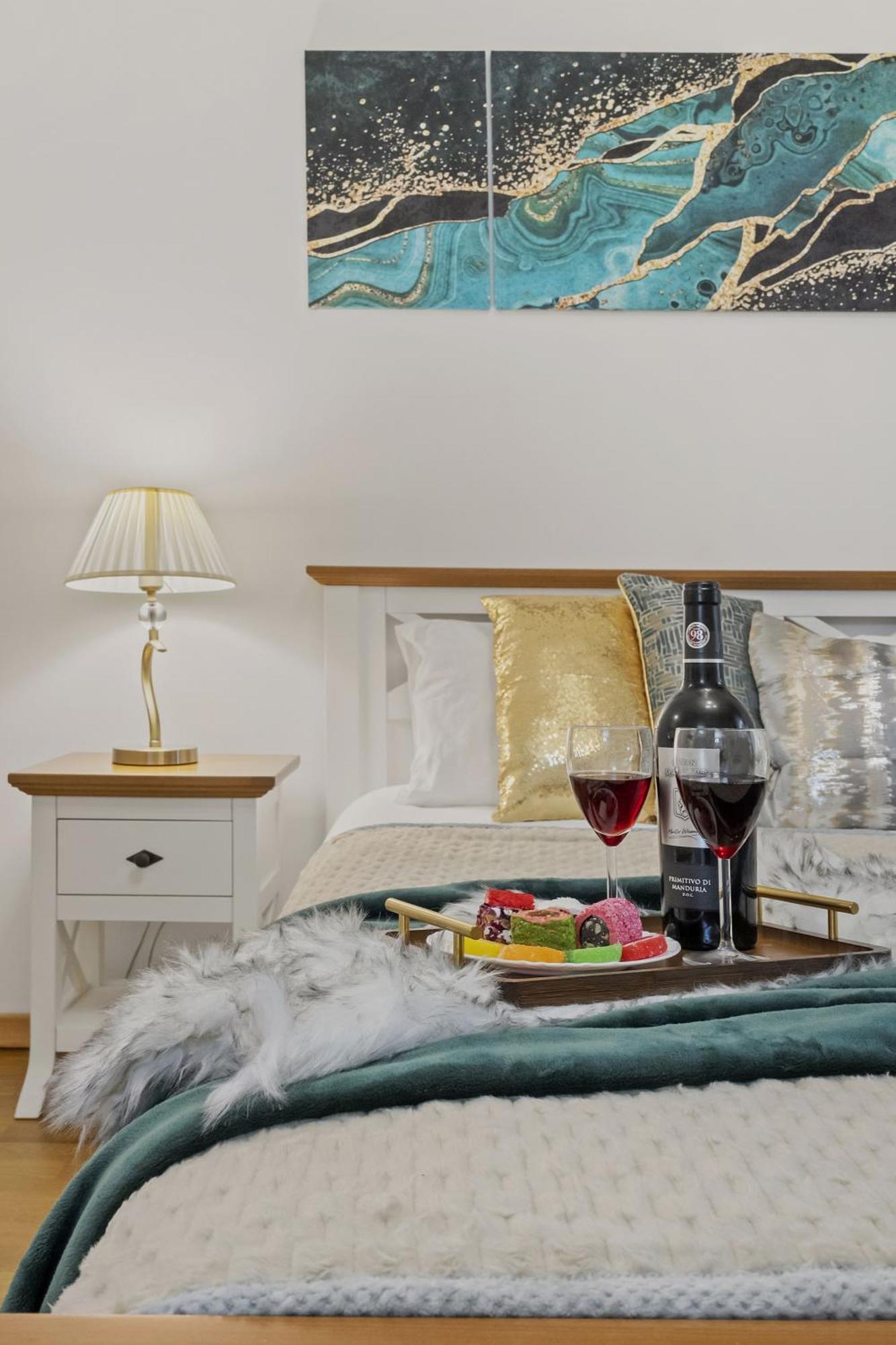 Sweet Luxury Three Rooms Apartment City Center Universitate Bucarest Exterior foto