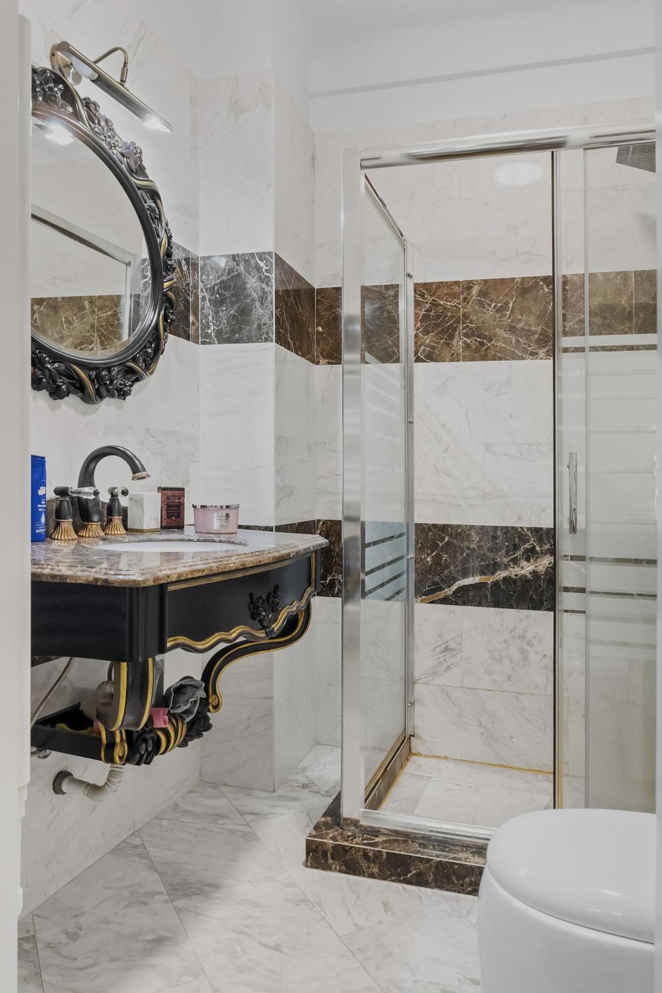 Sweet Luxury Three Rooms Apartment City Center Universitate Bucarest Exterior foto