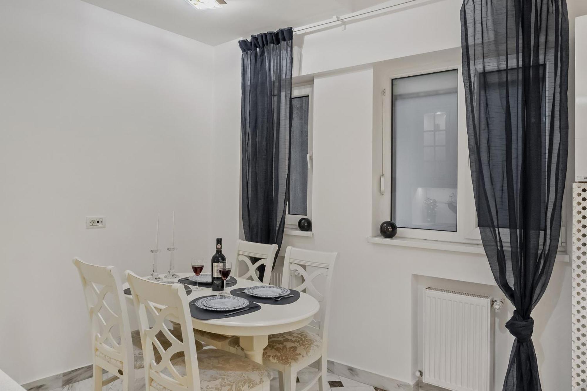 Sweet Luxury Three Rooms Apartment City Center Universitate Bucarest Exterior foto