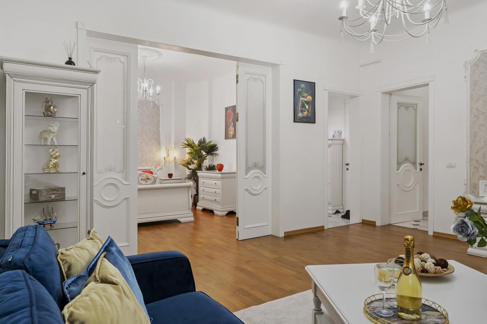 Sweet Luxury Three Rooms Apartment City Center Universitate Bucarest Exterior foto